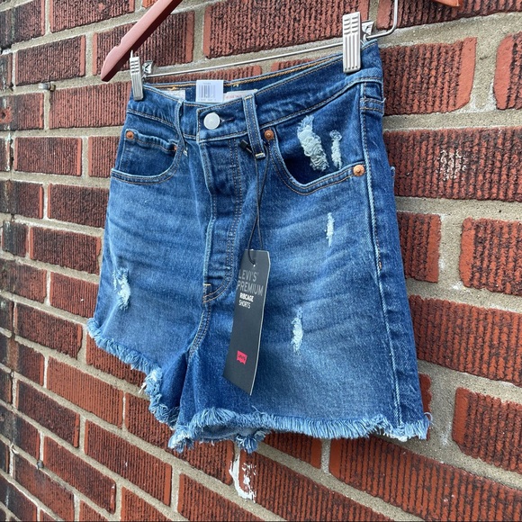 🆕 Levi’s Ribcage High Rise Distressed Denim Short - Picture 4 of 15
